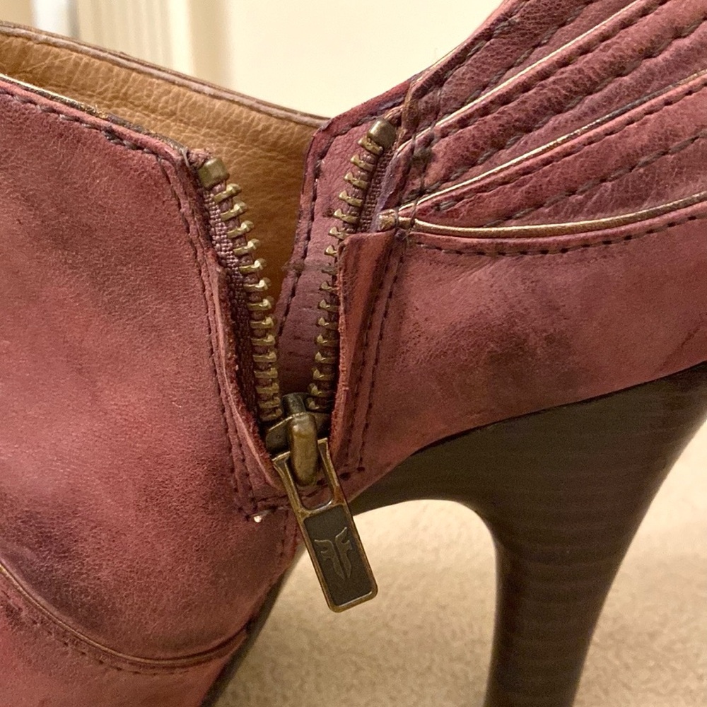 Frye Valerie Piping Purple SZ 8 Dark Cottagecore Goth Leather Ankle Bootie Heels - Picture 5 of 16